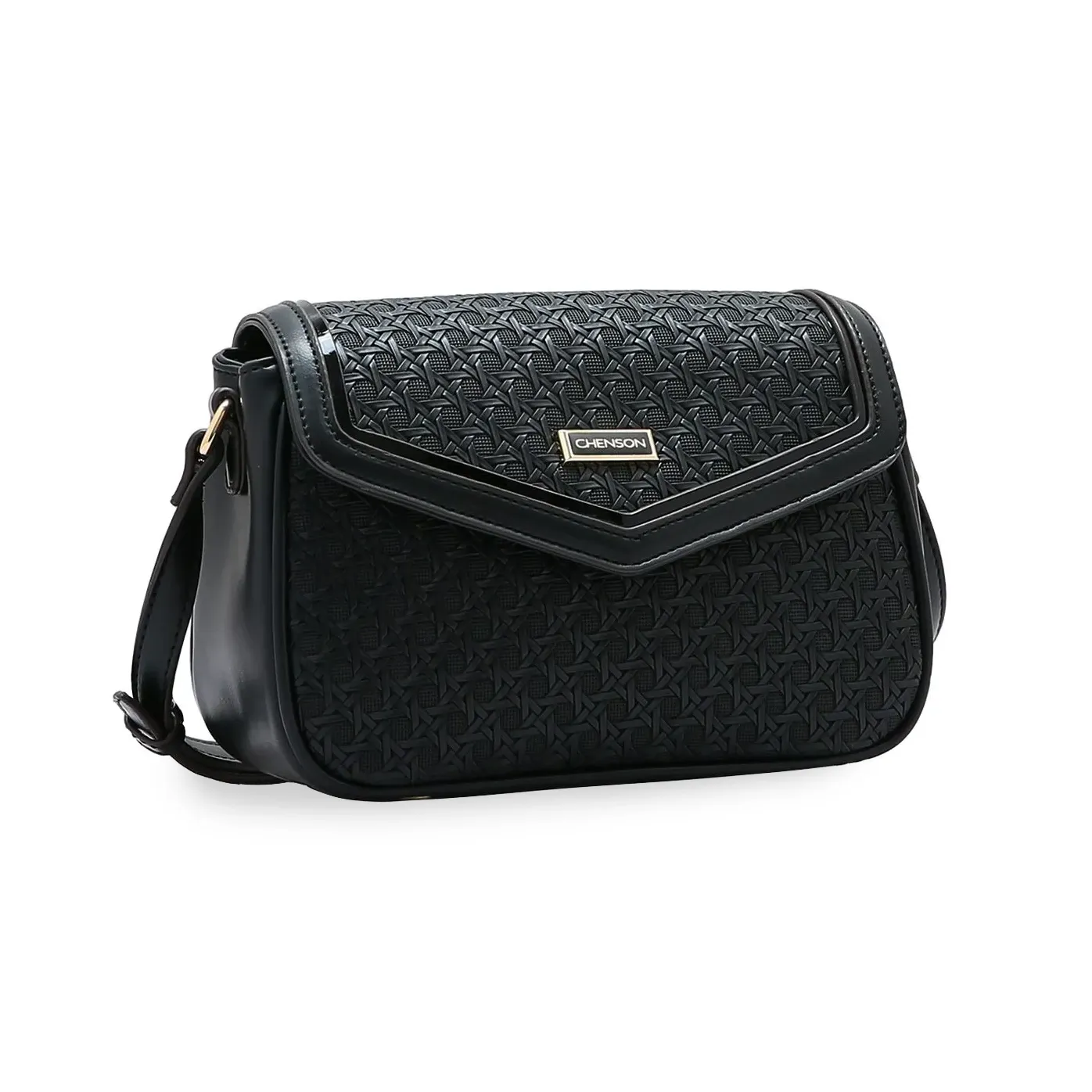 Bolsa feminina preta Chenson Max Tresse em PVC com textura trançada e alça ajustável